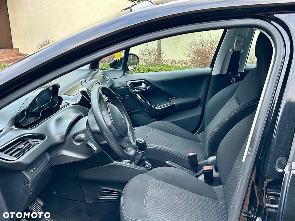 Peugeot 208 1.2 PureTech Allure - 17