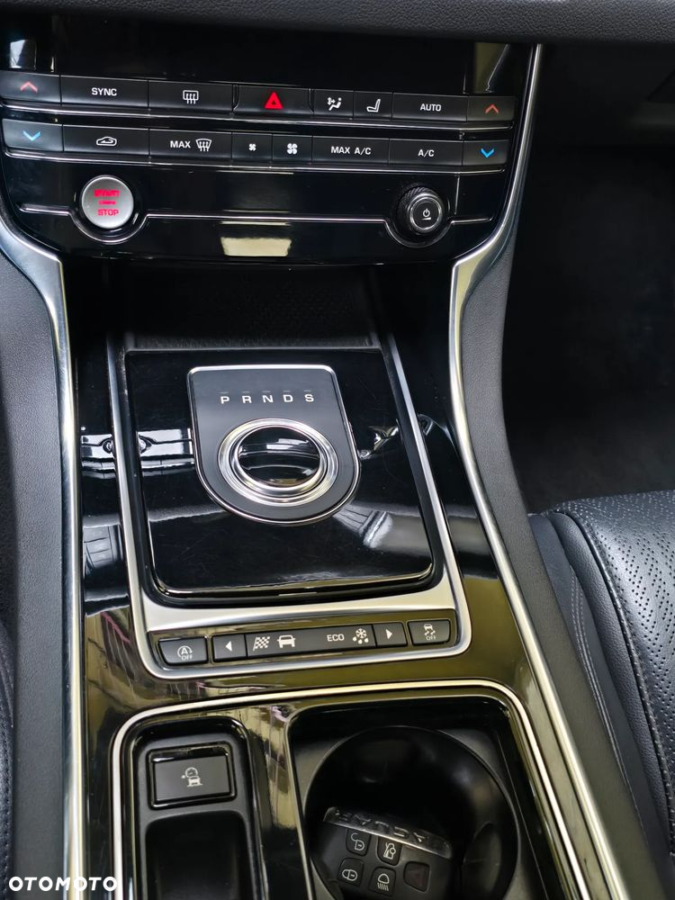 Jaguar XF 2.0 i4D Portfolio - 11