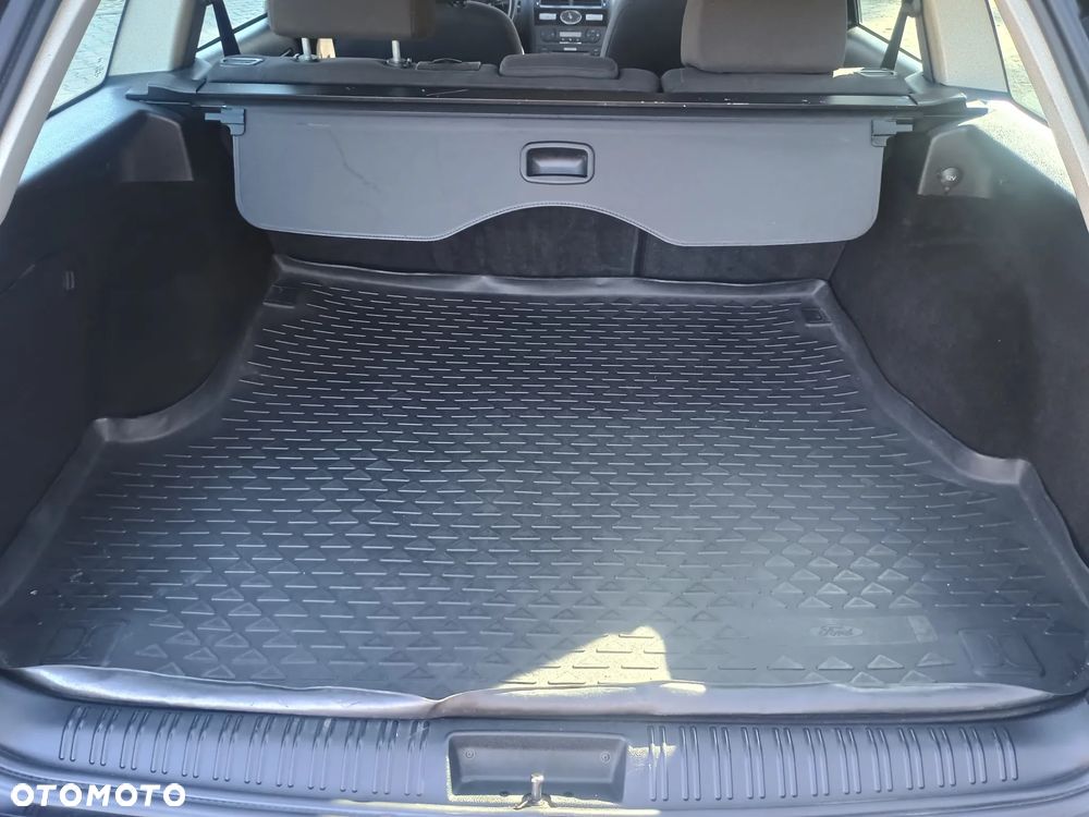 Ford Mondeo 1.8 Ghia - 10