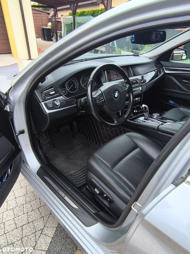 BMW Seria 5 525d - 24