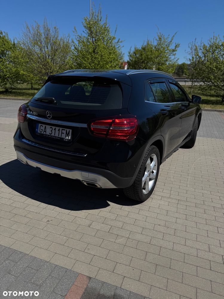 Mercedes-Benz GLA 200 7G-DCT - 4
