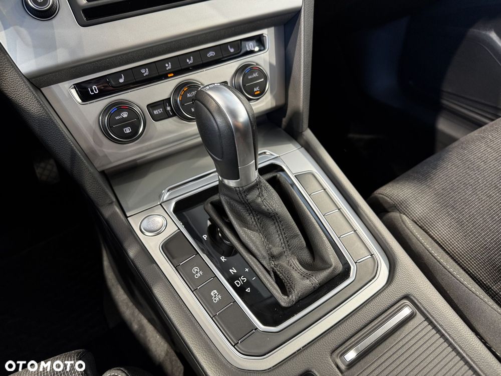 Volkswagen Passat - 26
