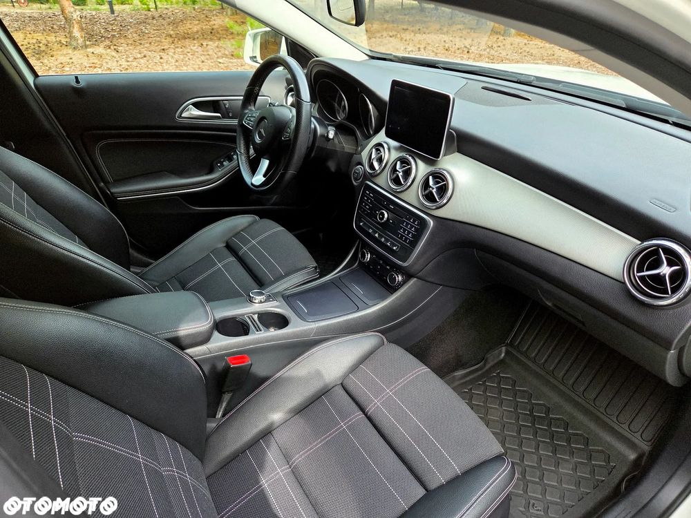 Mercedes-Benz GLA - 10
