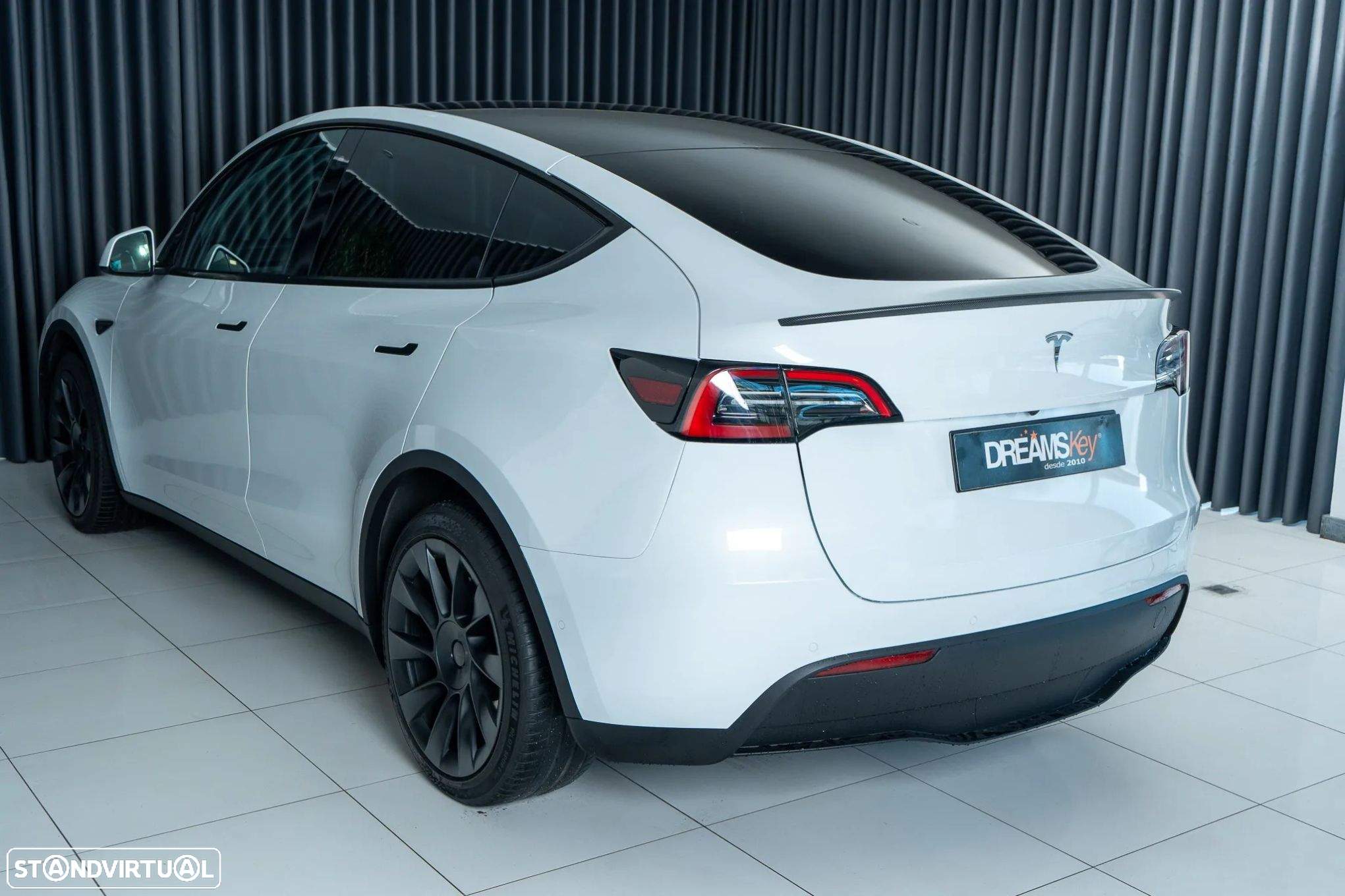 Tesla Model Y Long Range Dual Motor AWD - 8