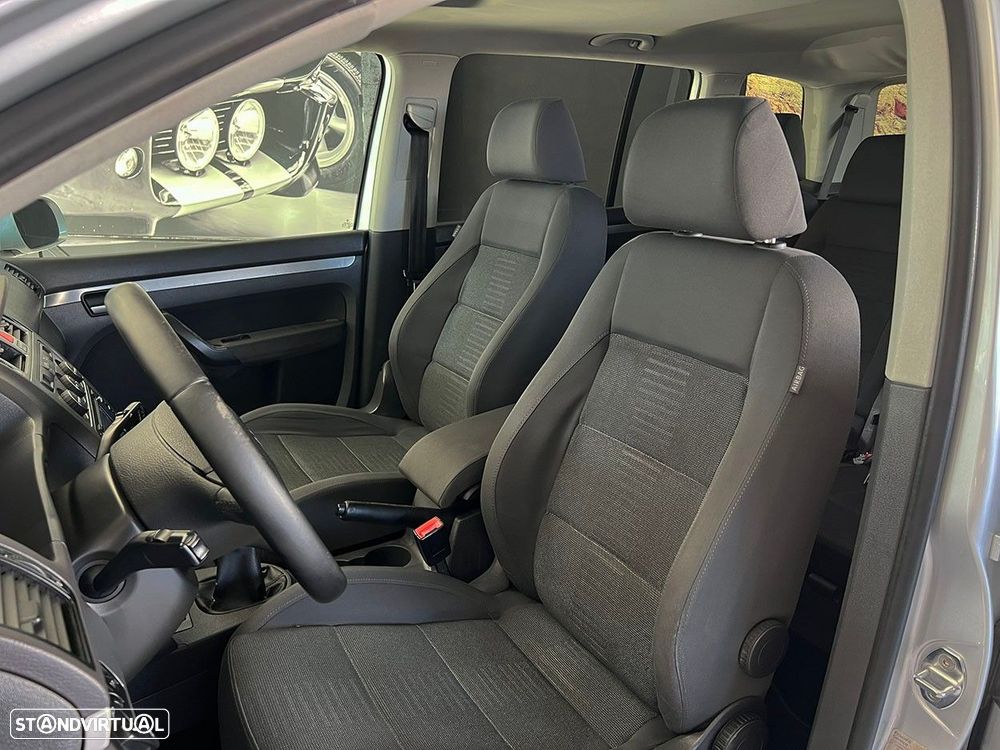 VW Touran 2.0 TDI Highline 7L - 8