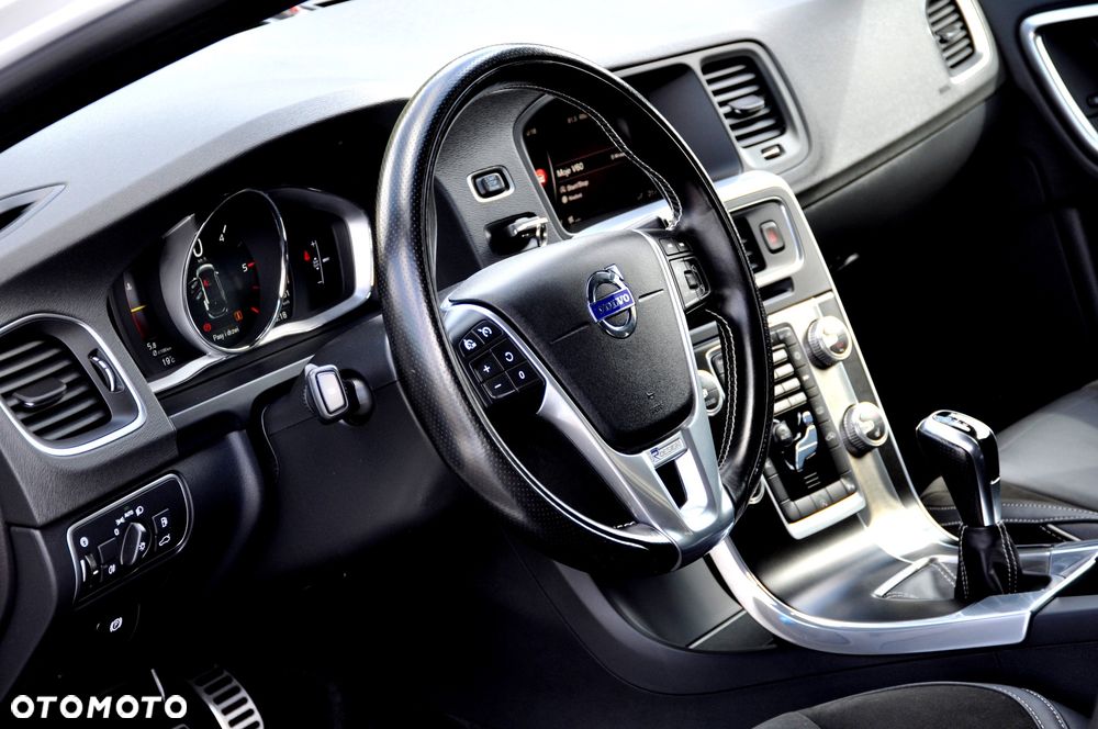Volvo V60 D4 Drive-E R-Design Momentum - 27