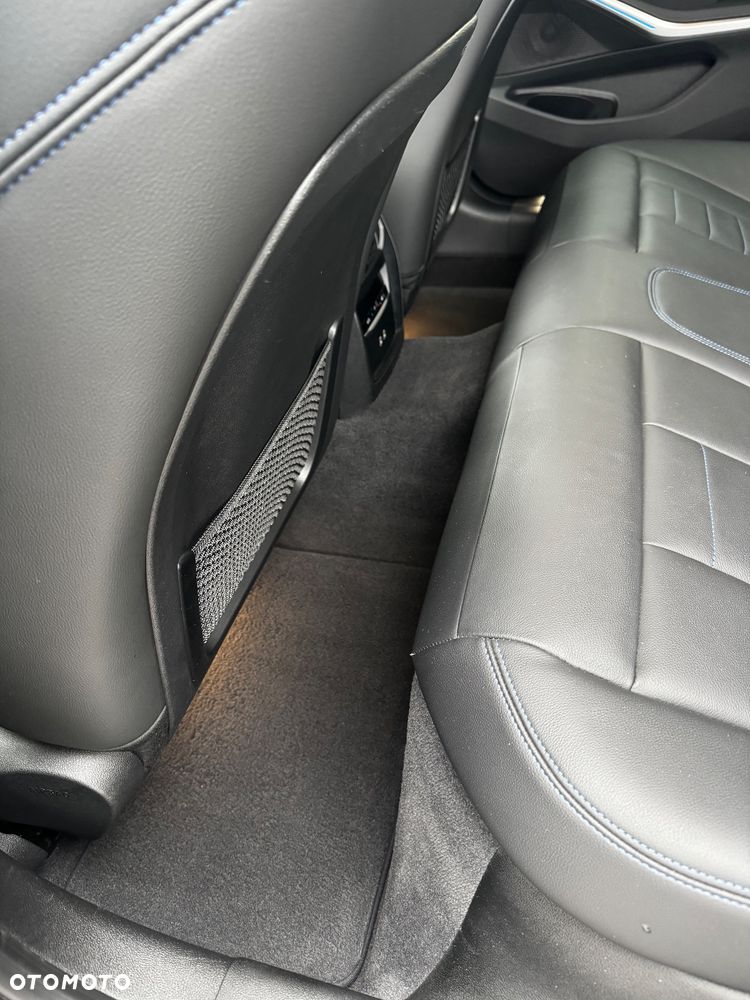 BMW Seria 3 330e xDrive M Sport - 26
