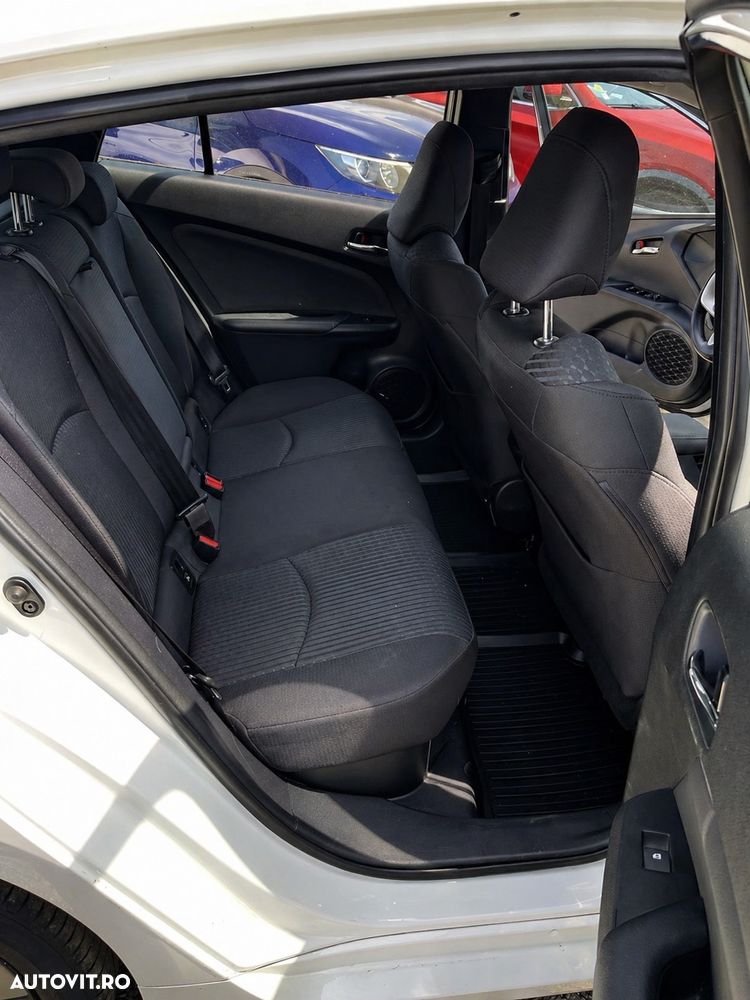 Toyota Prius Hybrid - 12