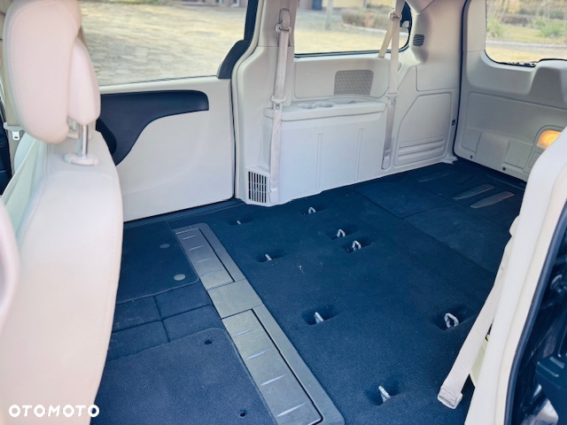 Chrysler Town & Country 3.6 Touring - 38