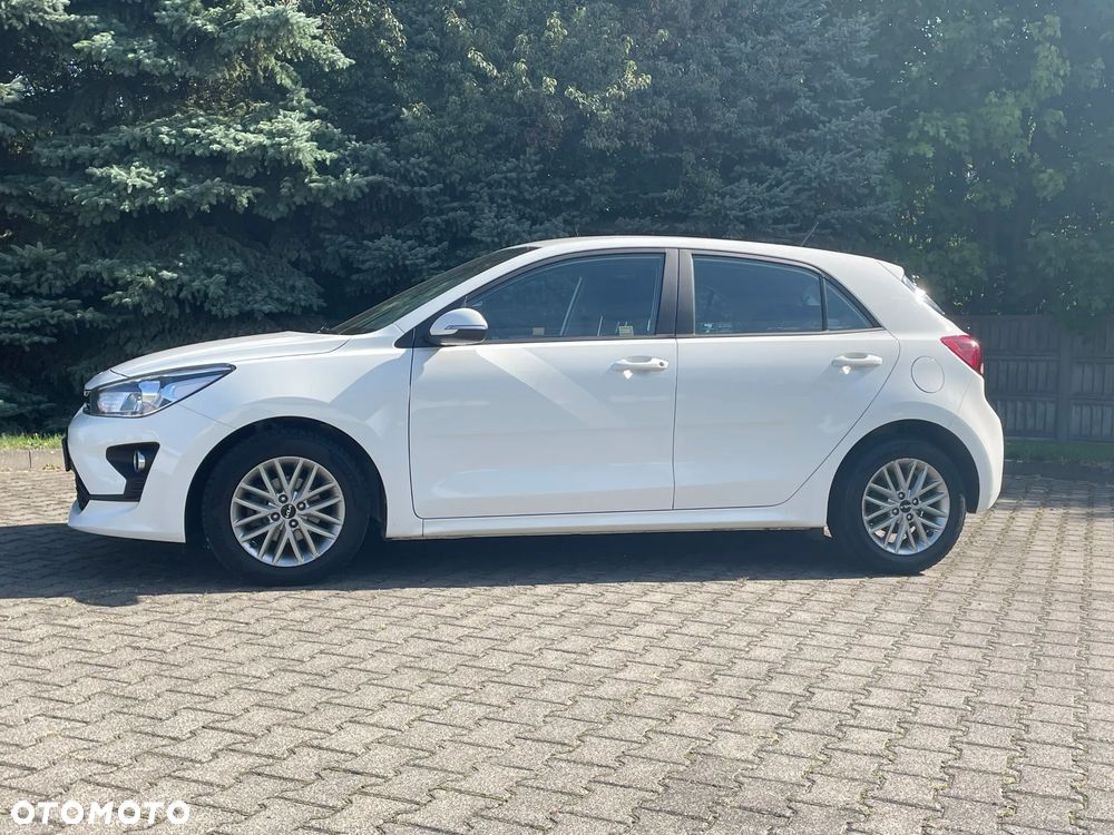 Kia Rio 1.2 L - 12
