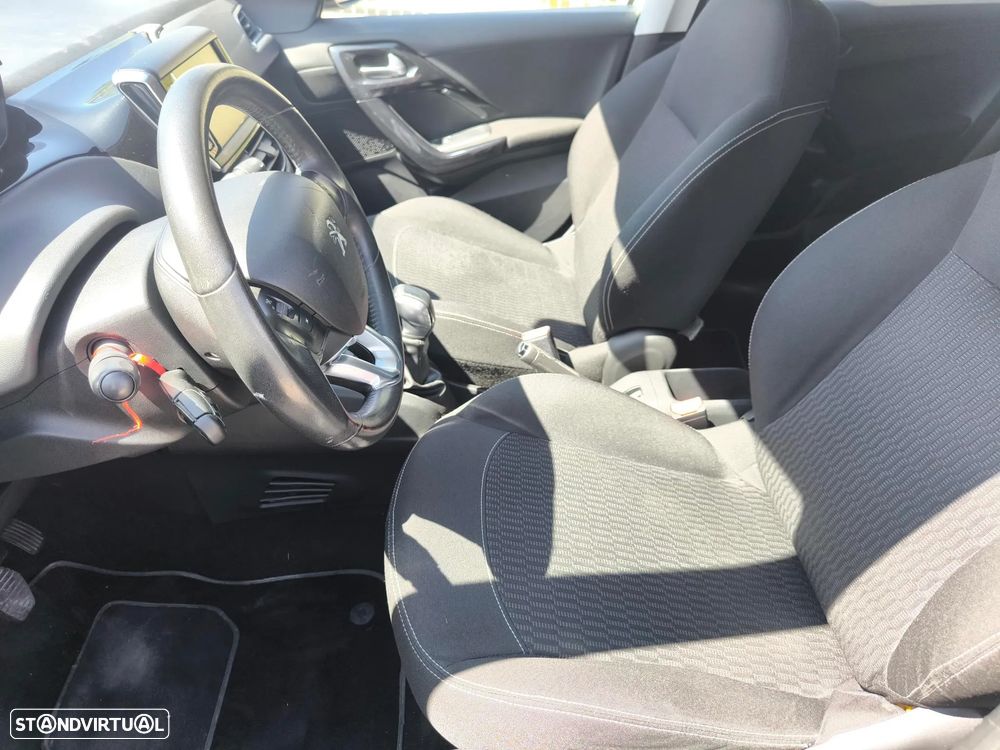 Peugeot 208 1.2 PureTech Style - 8