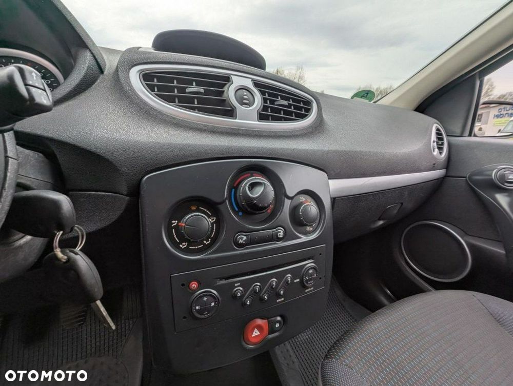 Renault Clio - 11