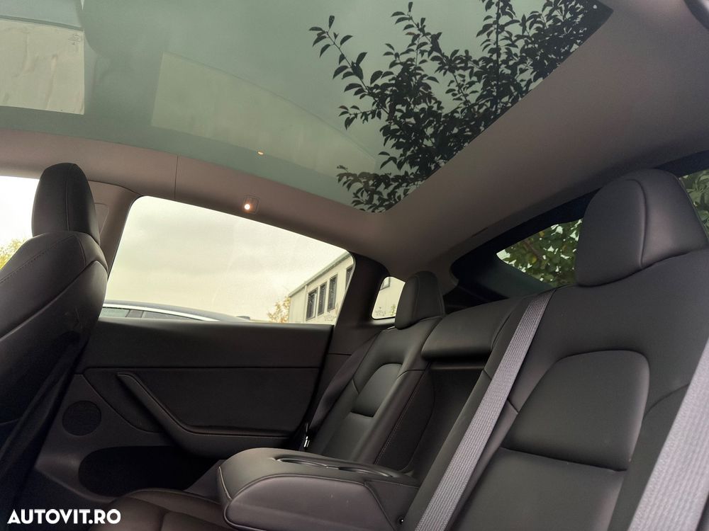 Tesla Model Y Long Range Dual Motor AWD - 23