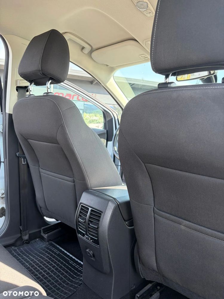 Ford Kuga - 12