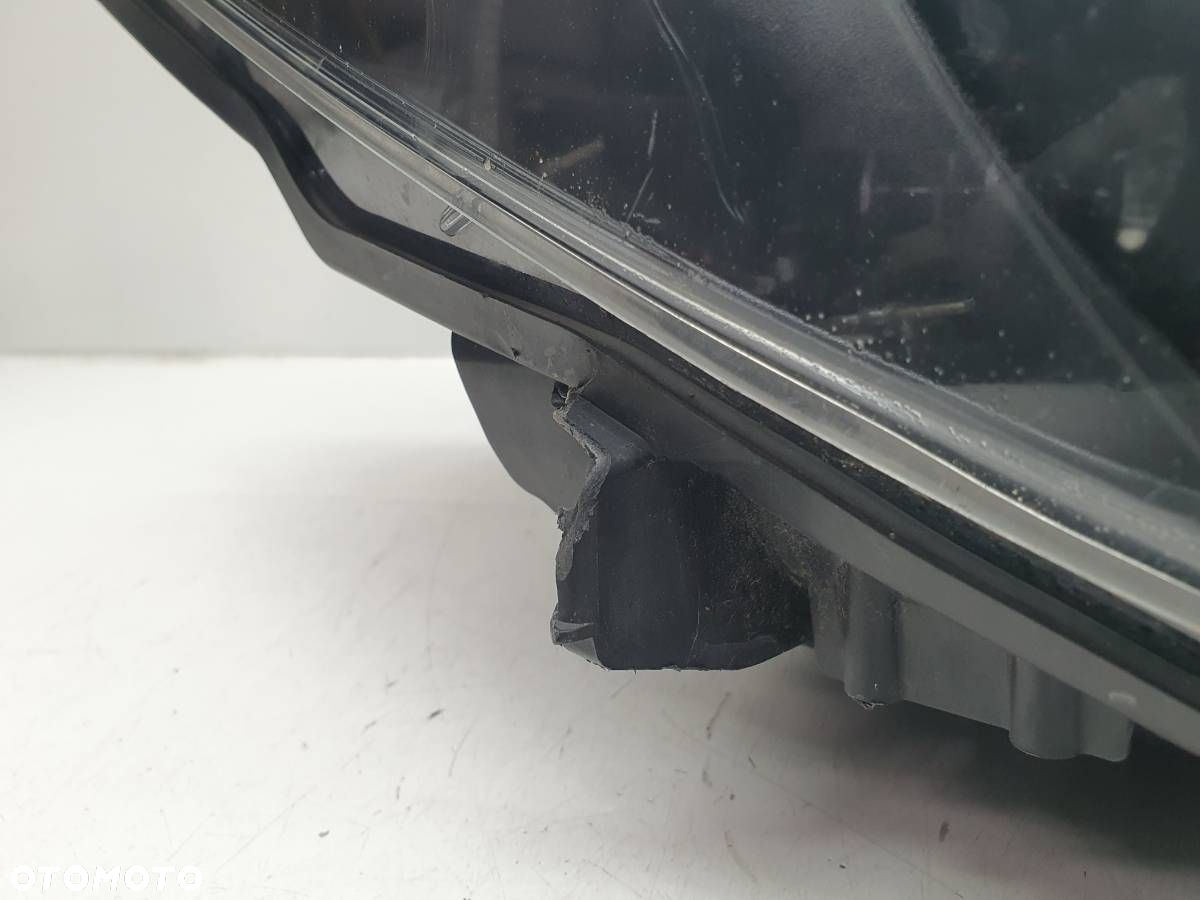 LAMPA PRZÓD PRAWA TOYOTA YARIS III SOCZEWKA EUROPA USZKODZONA - 4