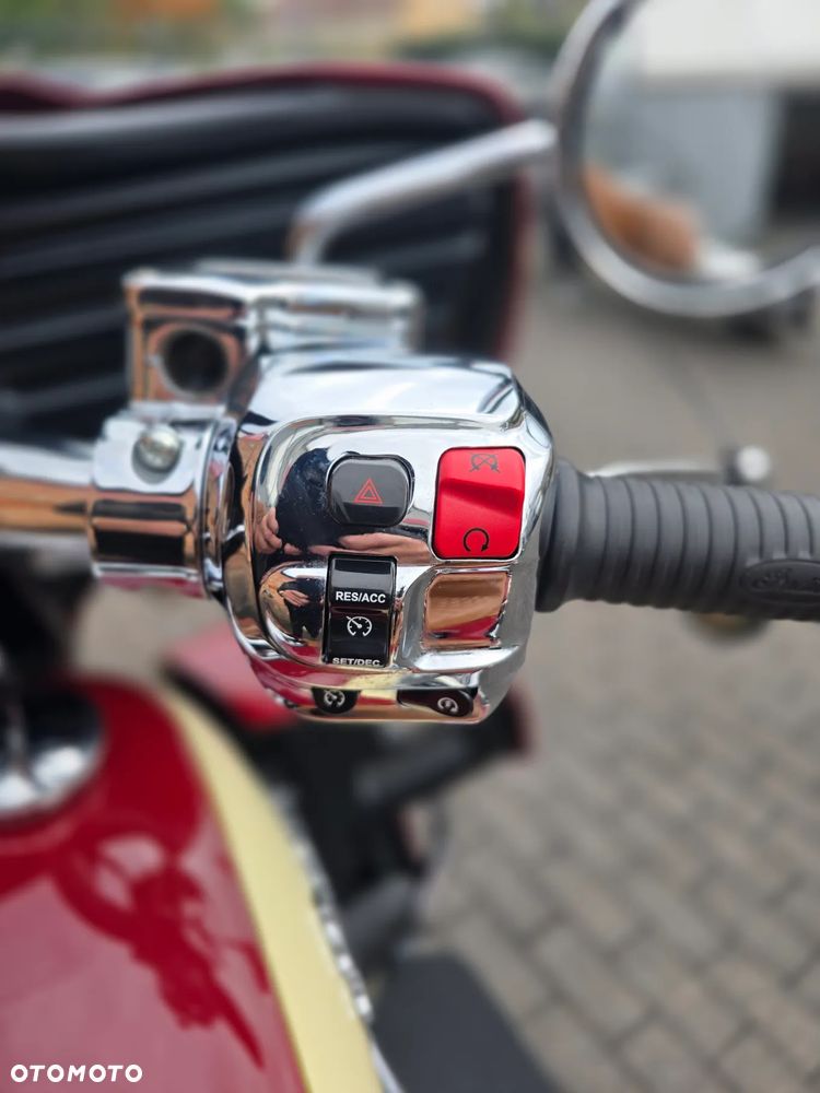 Indian Roadmaster - 9