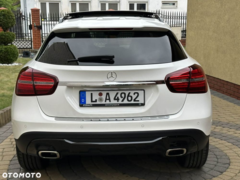 Mercedes-Benz GLA 200 7G-DCT Urban - 12