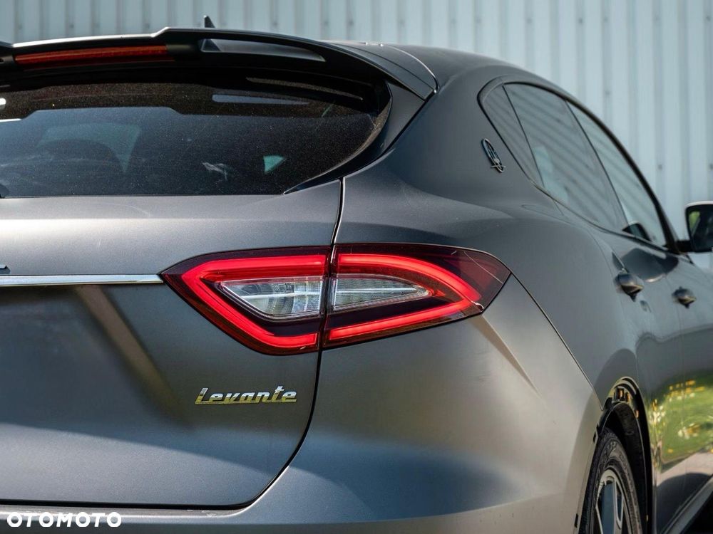 Maserati Levante Essence - 8