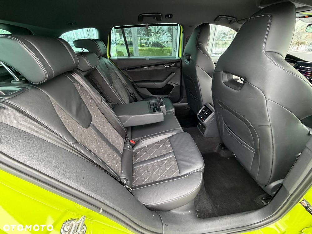 Skoda Octavia 2.0 TDI DSG RS - 23