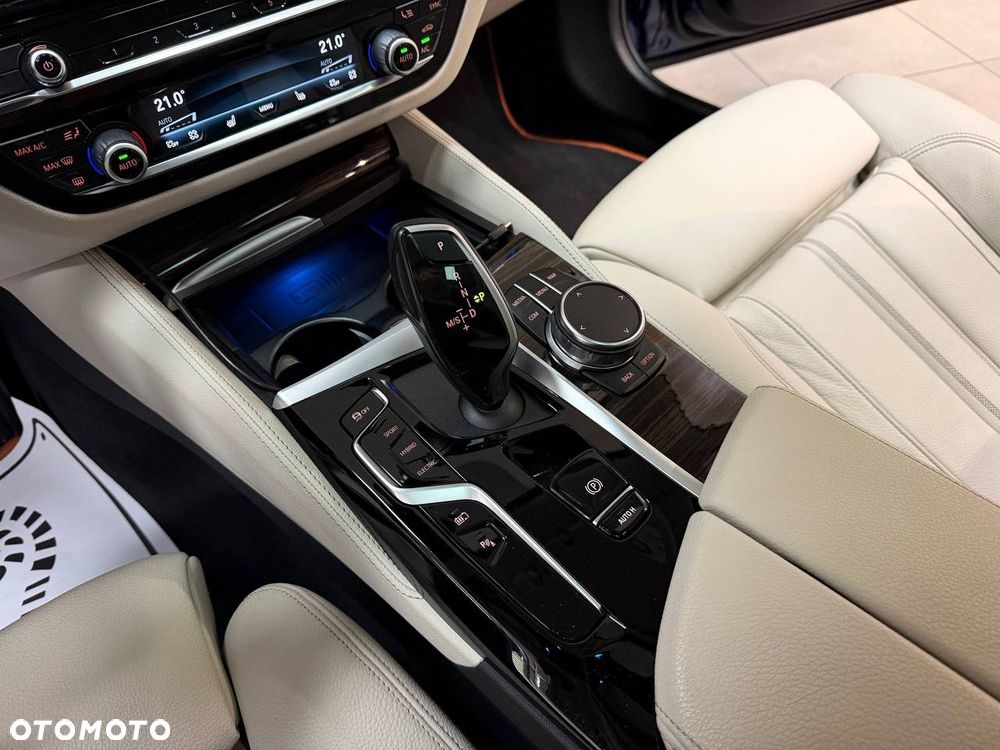 BMW Seria 5 530e PHEV M Sport - 28