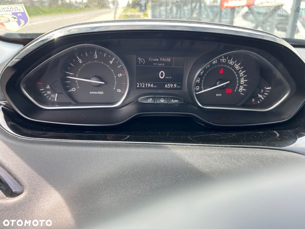Peugeot 208 - 29