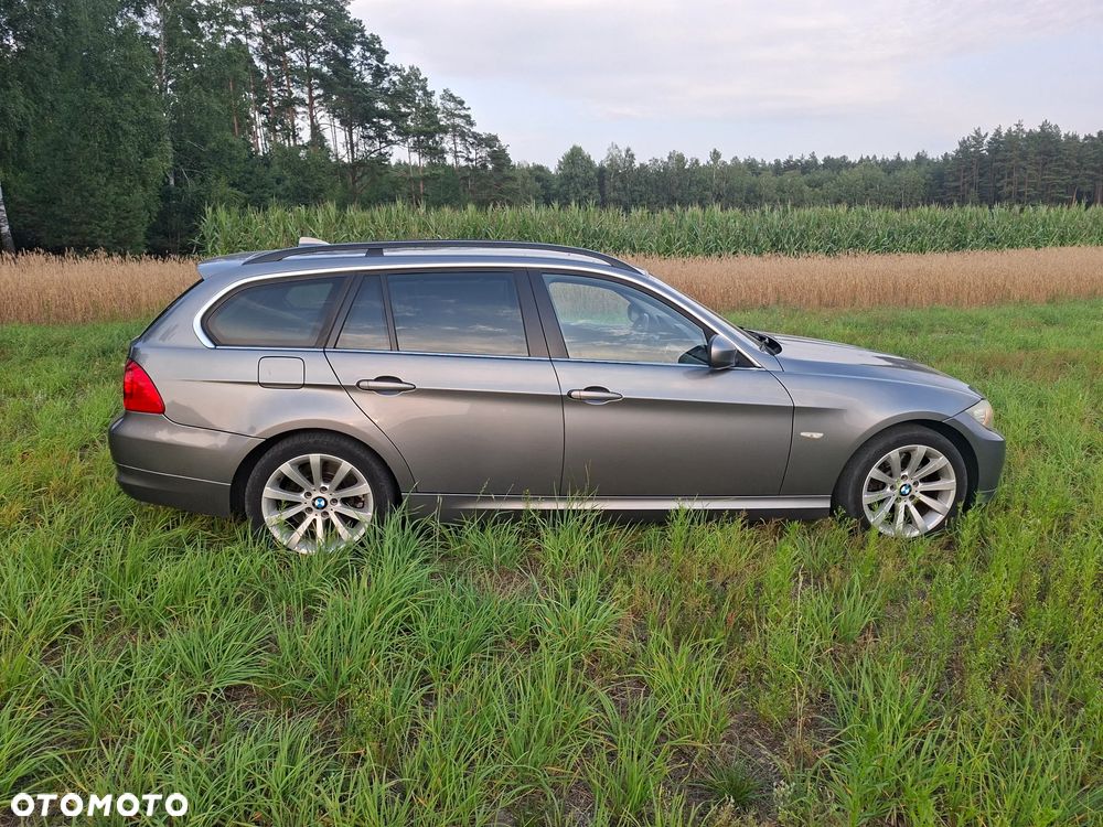 BMW Seria 3 330d xDrive - 4