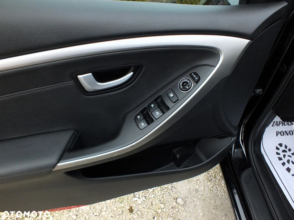 Hyundai i30 blue 1.6 GDI Passion - 14