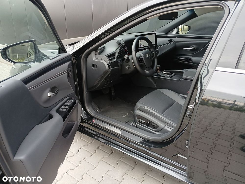 Lexus ES 300h Business Edition - 11