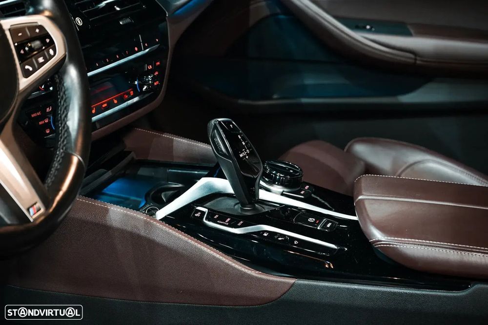 BMW 530 e Pack Desportivo M - 17