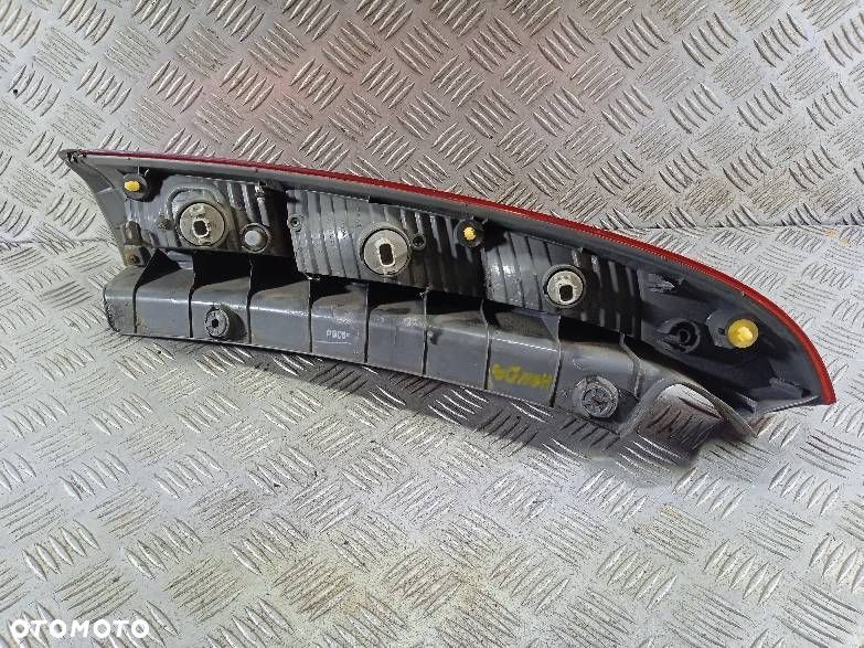 LAMPA PRAWA TYLNA HONDA STREAM - 2