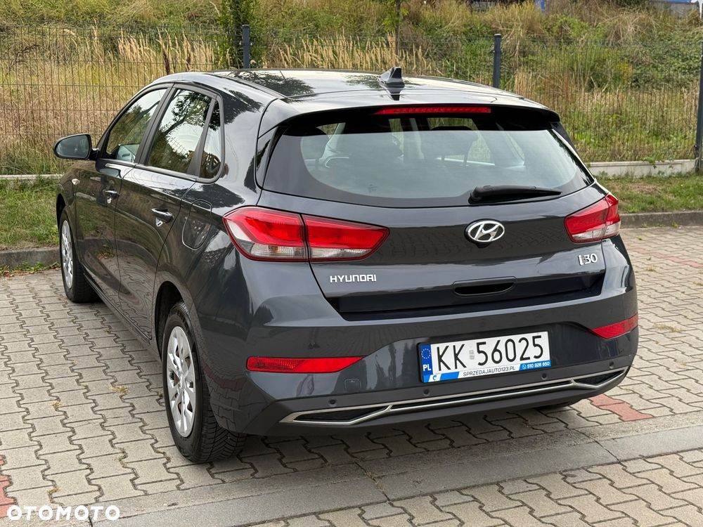 Hyundai i30 1.5 DPI Classic + - 26