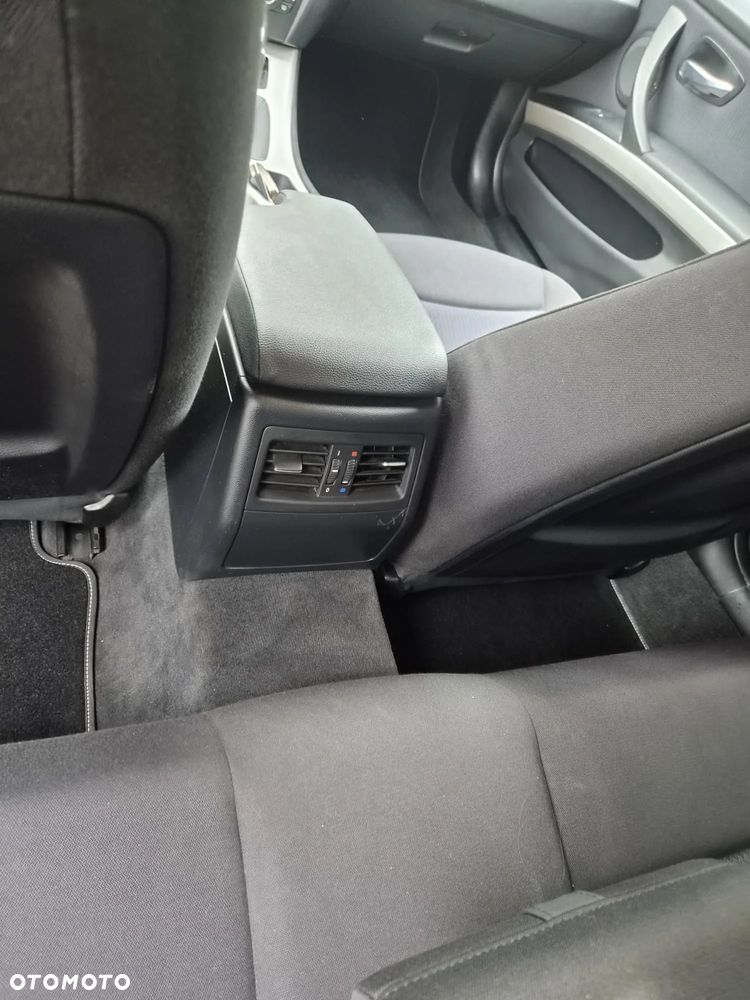 BMW Seria 3 318d - 5