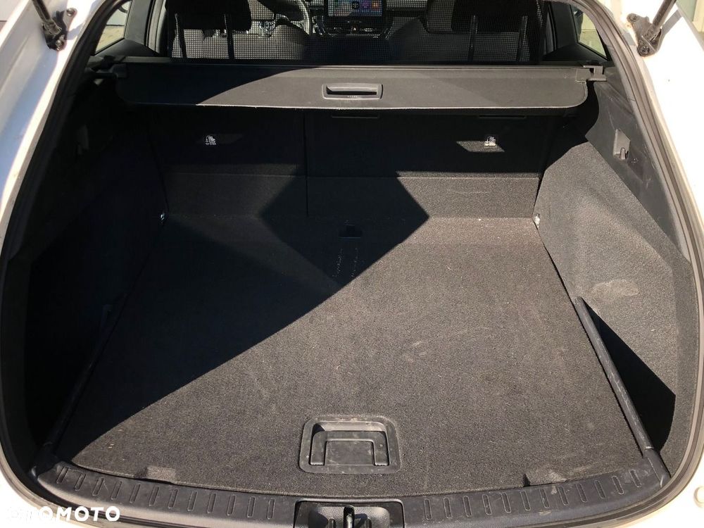 Toyota Corolla 1.8 Hybrid Comfort - 30