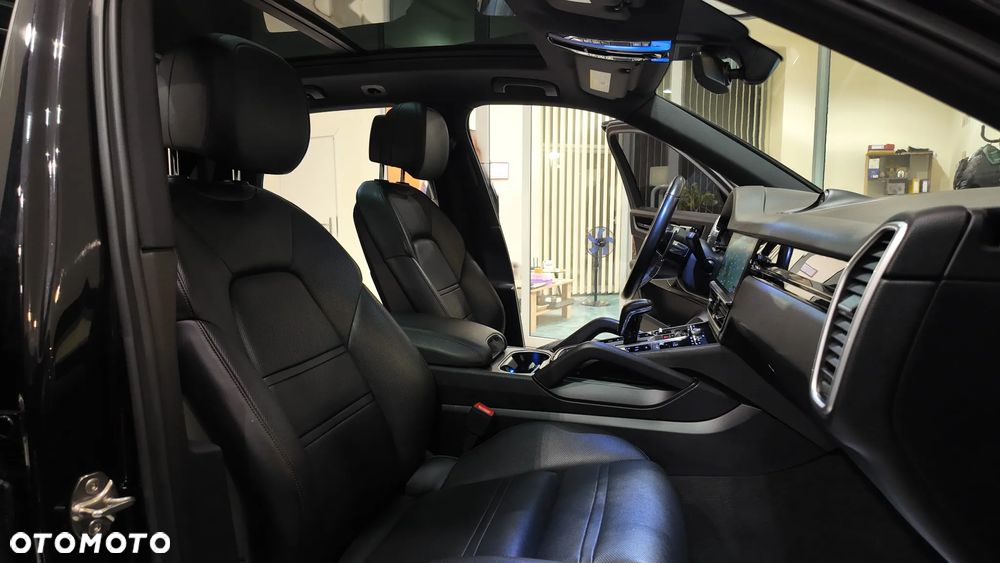 Porsche Cayenne S Platinum Edition - 35