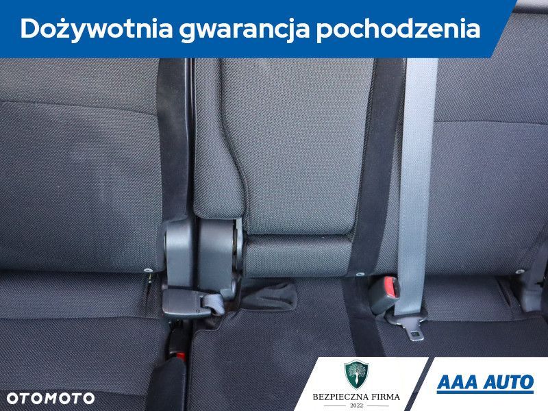 Mitsubishi Outlander - 12