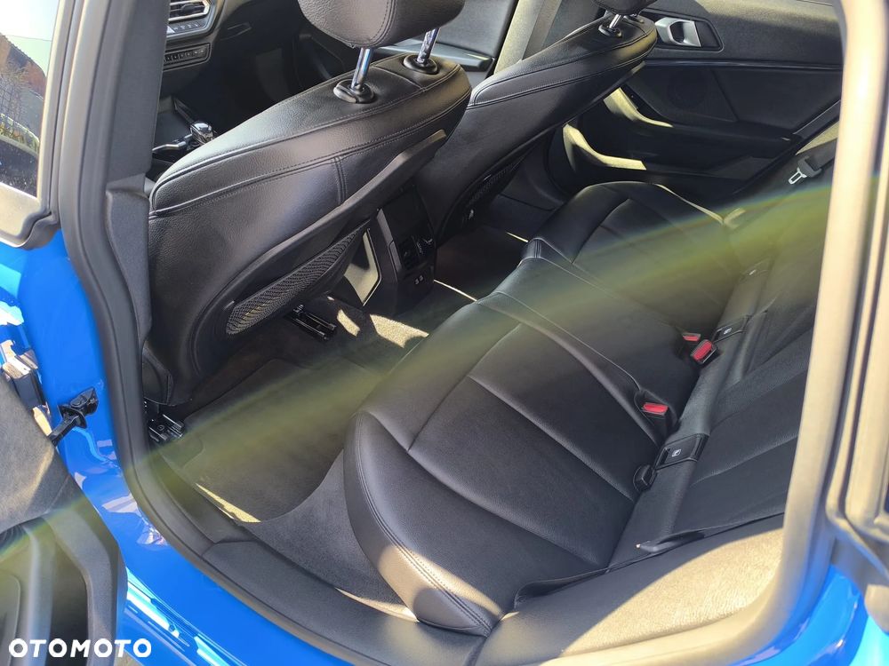 BMW Seria 2 218d M Sport - 9