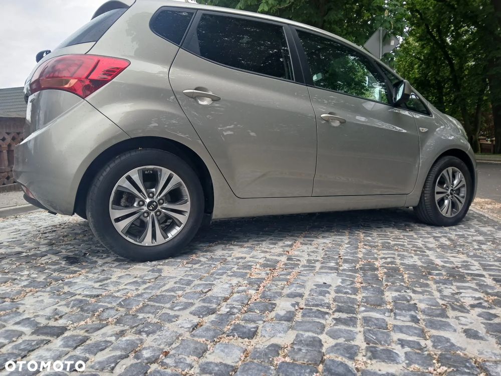 Kia Venga - 24