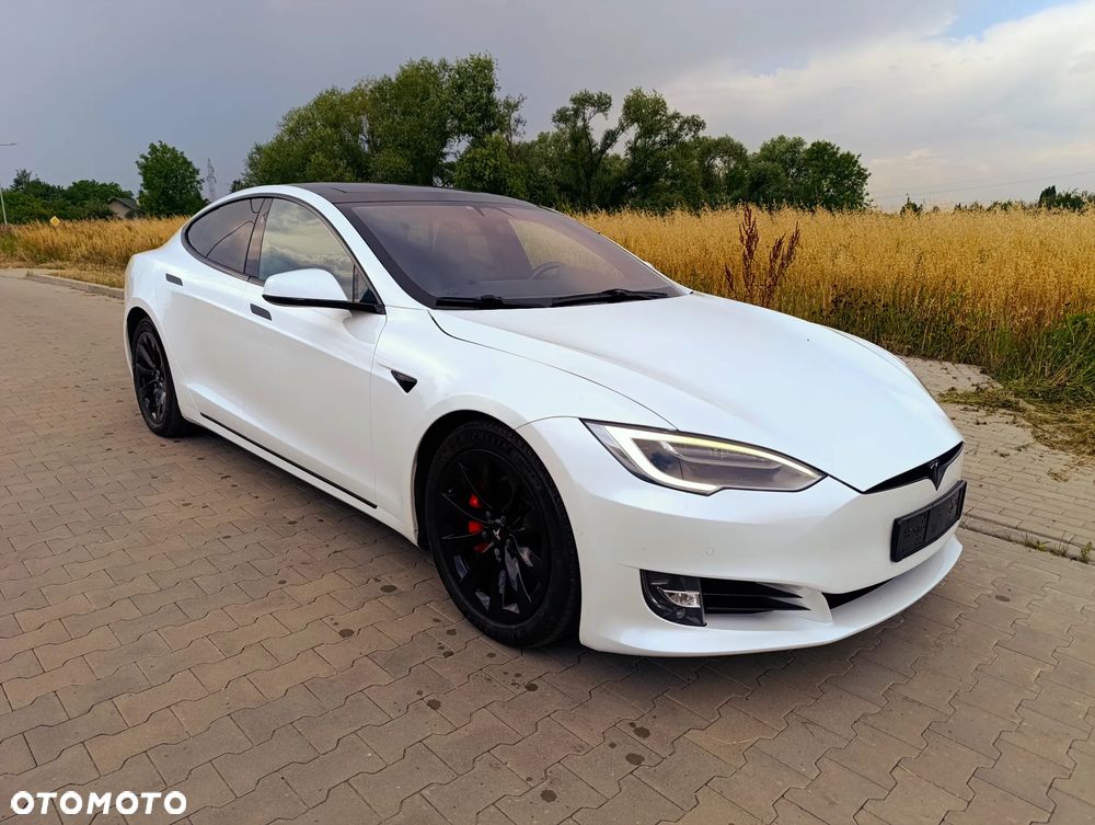 Tesla Model S - 11