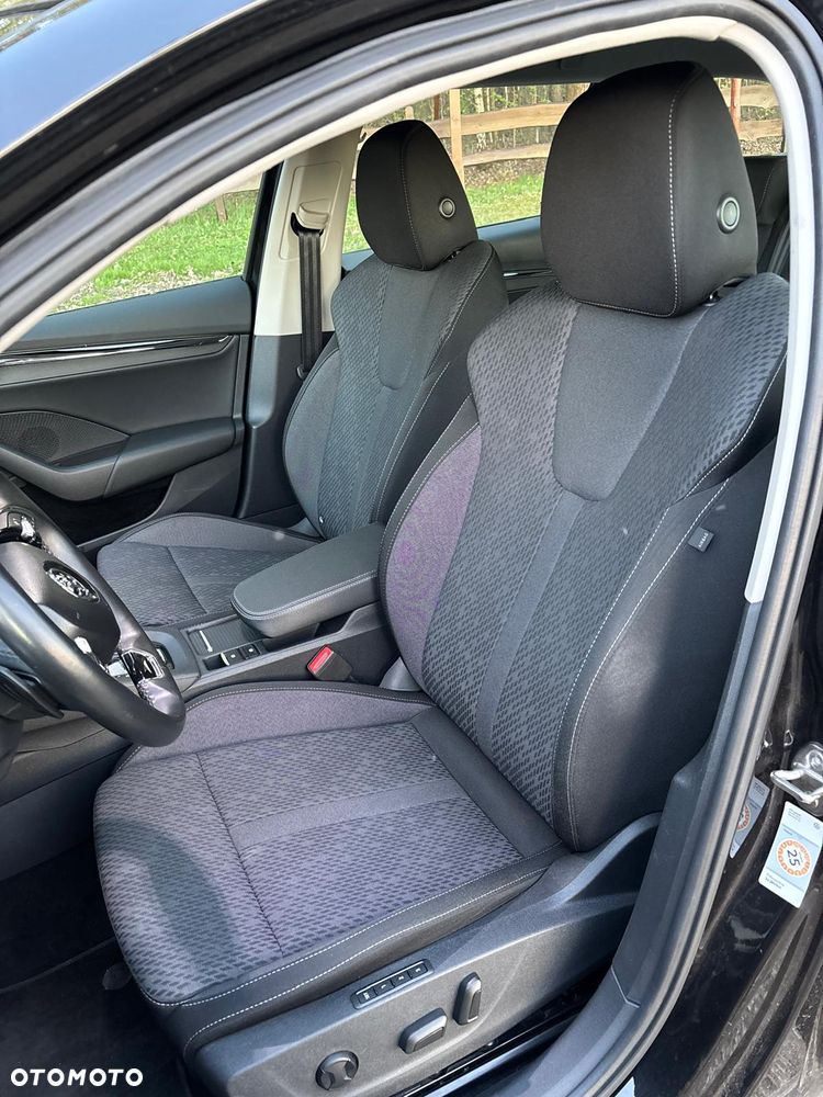 Skoda Octavia 2.0 TDI DSG Sportline - 13