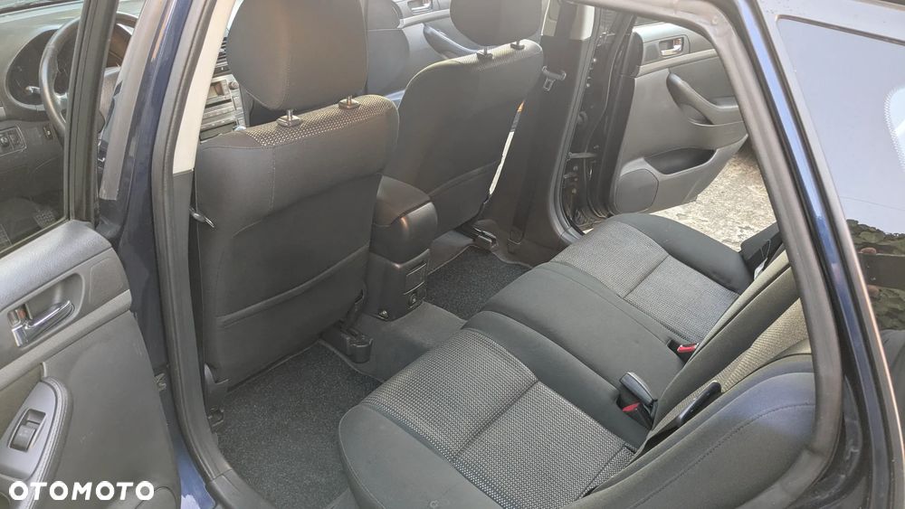 Toyota Avensis 2.0 D-4D Combi Sol - 5