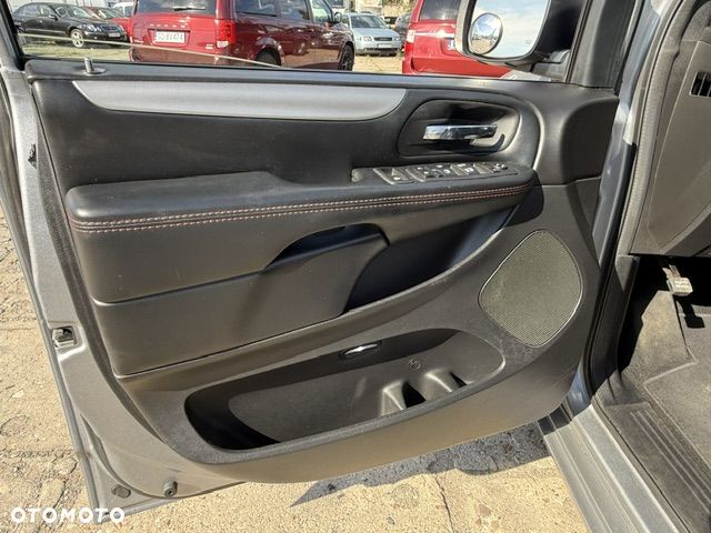 Dodge Grand Caravan - 18