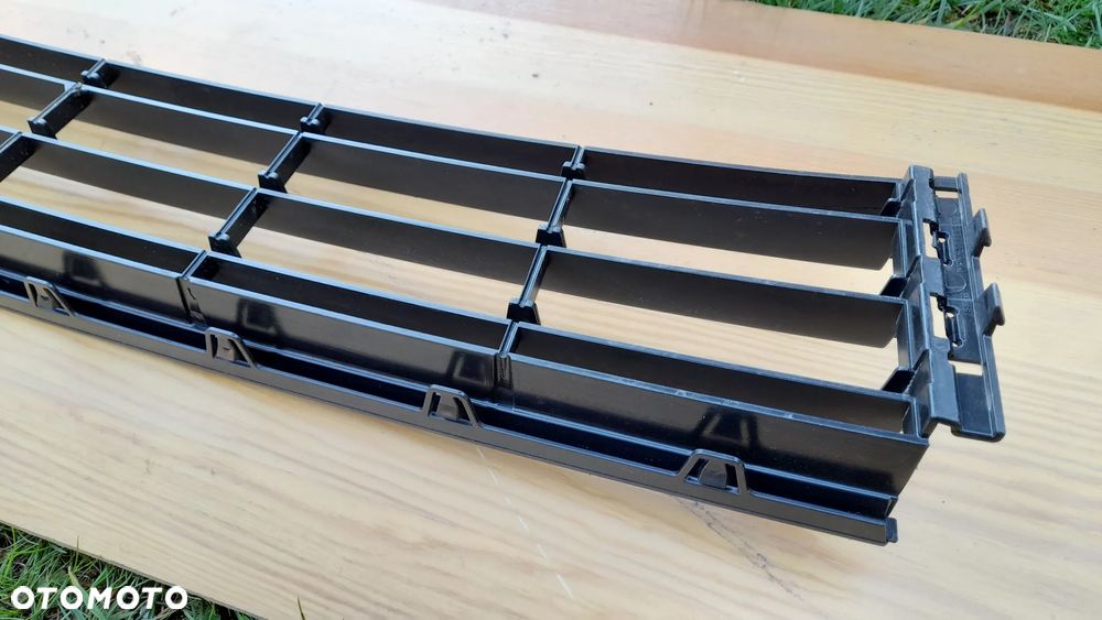 VW PASSAT B7 KRATKA ŚRODKOWA ZDERZAKA PRZEDNIEGO 3AA853677 - 8