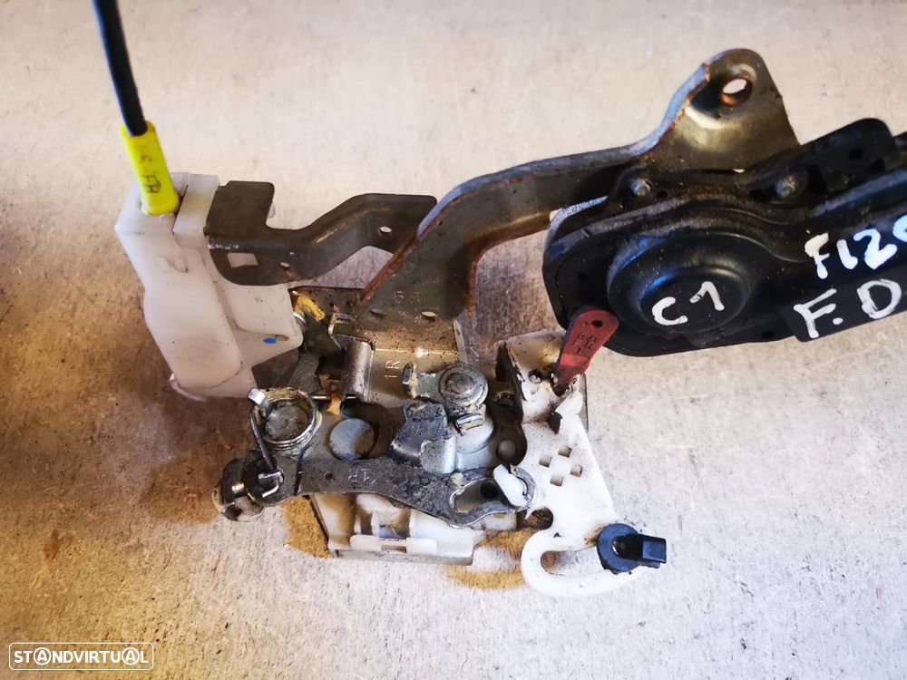 C1 / 107 / AYGO FECHADURA PORTA FRENTE DIREITA - F129 - 5