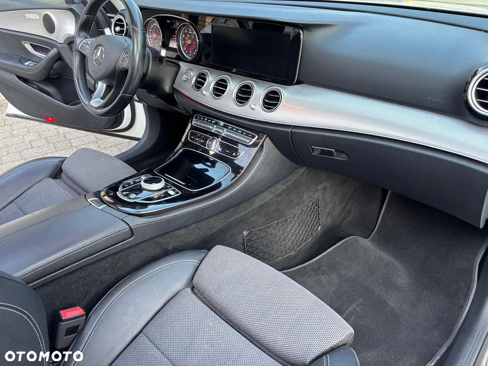 Mercedes-Benz Klasa E 250 9G-TRONIC - 27