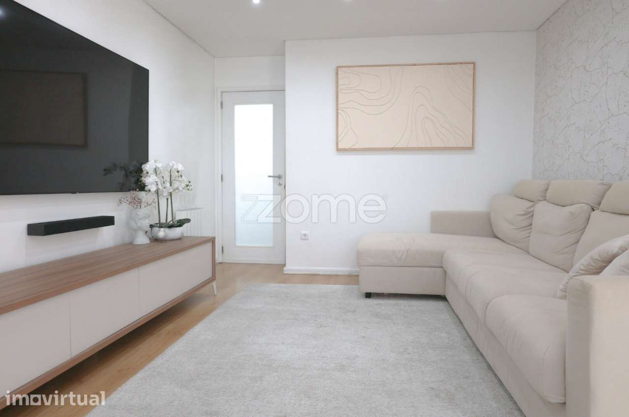 Apartamento T2 renovado localizado no centro da Póvoa de Varzim - Grande imagem: 3/24