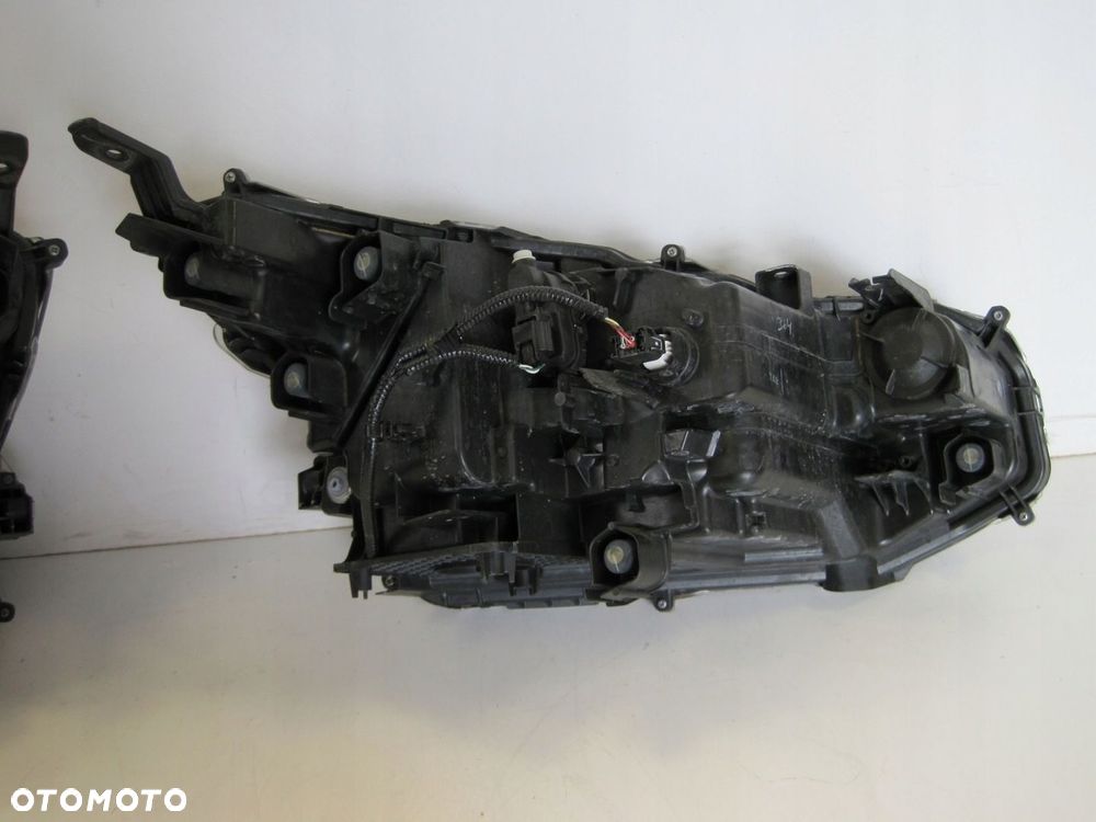 Lampa Lampy PRAWA LEWA TOYOTA YARIS CROSS - 11