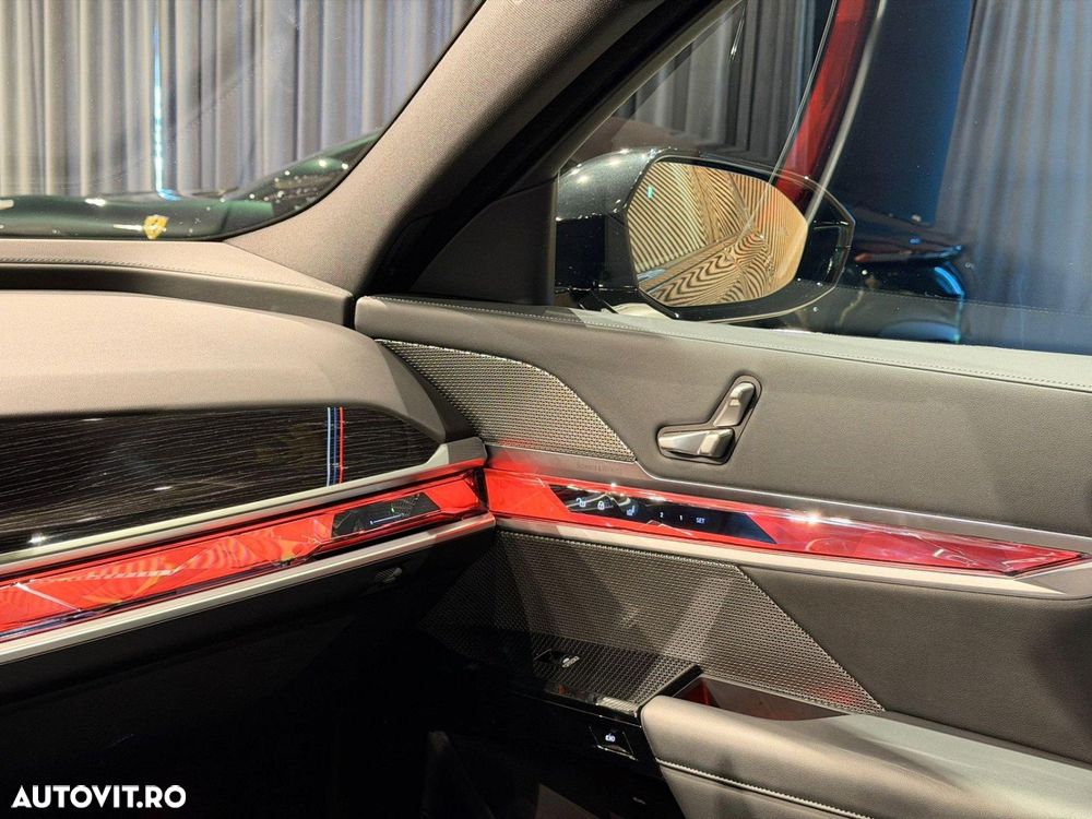 BMW Seria 7 740d xDrive MHEV - 31