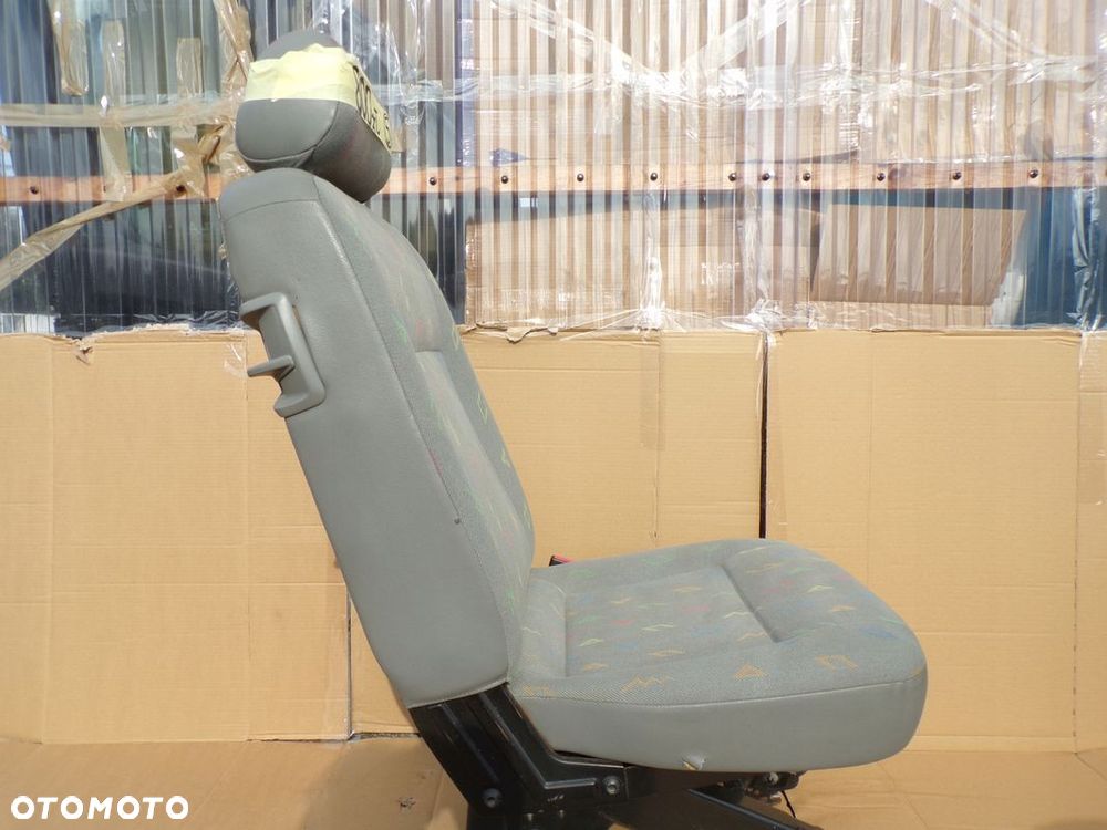 VW T5 CARAVELLE fotel pojedynczy KOZIOŁEK odchylany 2 RZĄD tapicerka INKA - 6