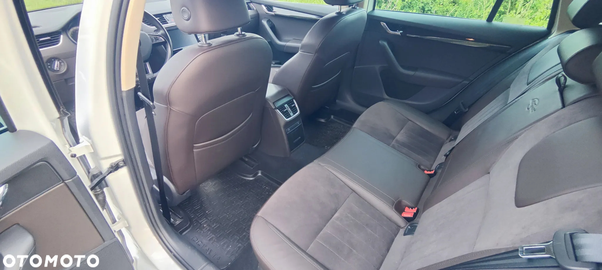 Skoda Octavia 2.0 TDI 4x4 L&K DSG - 8