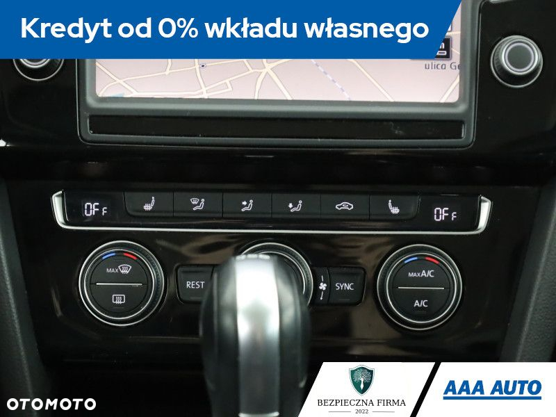 Volkswagen Passat - 13